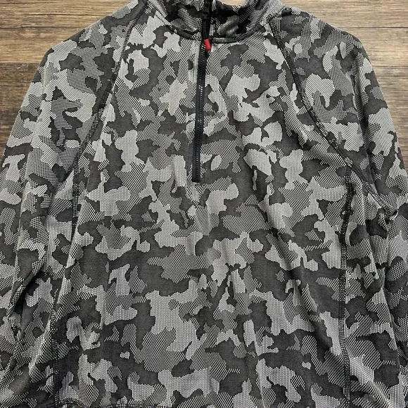 Spyder Gray Camo Women's Cropped Half Zip Top Size Large - Picture 4 of 5